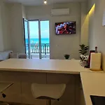 Grace Seaside Апартаменты Лоутраки